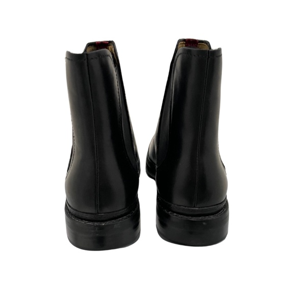 Mens I Travel Waterproof Boots in Black Leather. APM25361